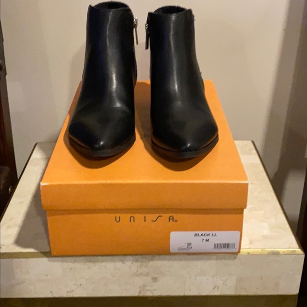 Unisa black booties